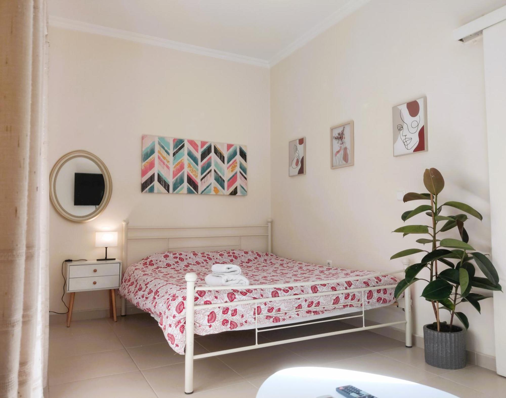Next To Metro! Bright Apartment With Fully Equipped Kitchen Athen Eksteriør billede